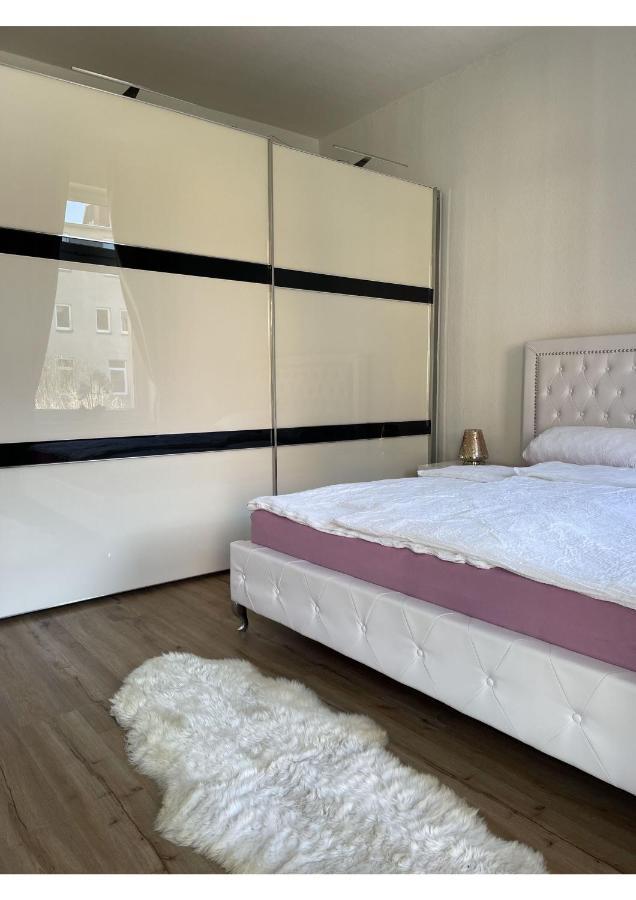 Attraktive Wohnung Mit Balkon Zum Gruenen Hinterhof Schwerin  Kültér fotó