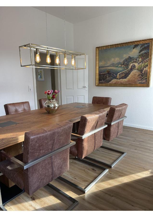 Attraktive Wohnung Mit Balkon Zum Gruenen Hinterhof Schwerin  Kültér fotó